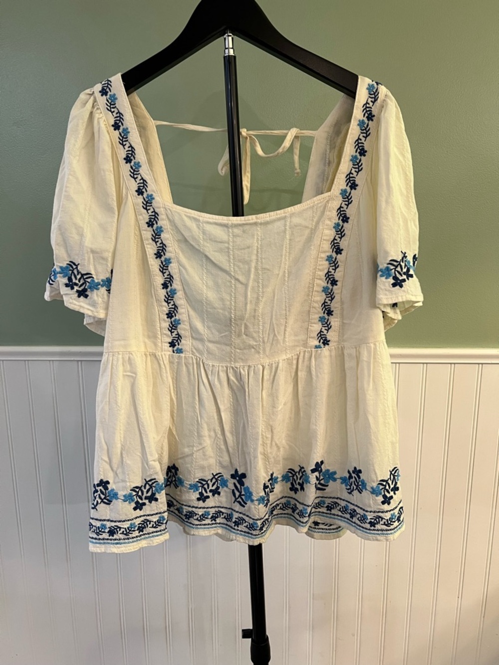 Old Navy Cream Boho Tunic with Blue Embroidery, shirred back, bell sleeves. 2X